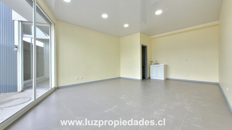 Strip Center Presidente Ibáñez N°374 - Luz Propiedades