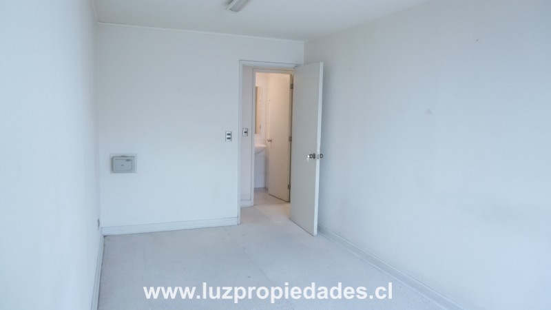 Urmeneta Nº305, Of. 501, Ed. Los Héroes - Luz Propiedades