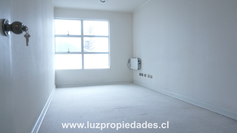 Urmeneta Nº305, Of. 501, Ed. Los Héroes - Luz Propiedades