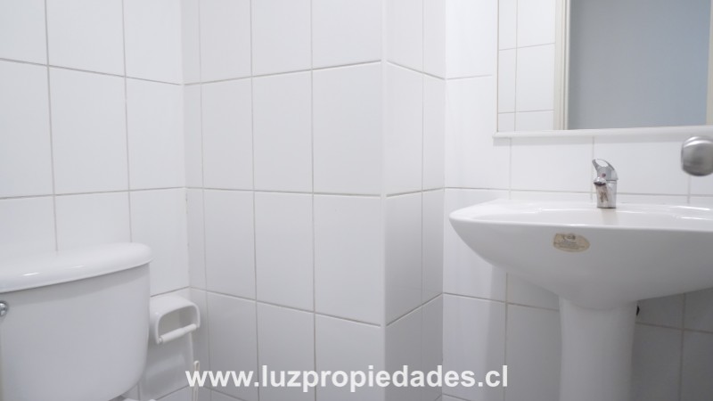Urmeneta Nº305, Of. 501, Ed. Los Héroes - Luz Propiedades