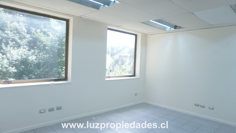 Edificio Campanario, oficina 305 - Luz Propiedades