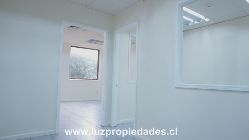 Edificio Campanario, oficina 305 - Luz Propiedades