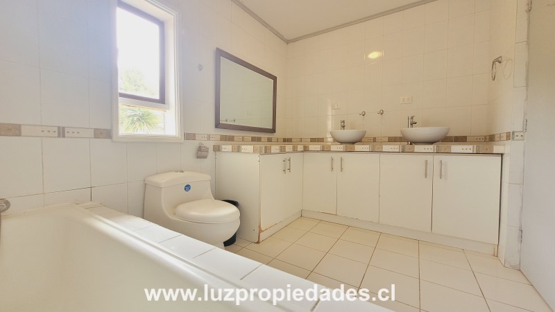 Psj. Los Robles, Parcela N&deg;19,  Senda Central, La Vara - Luz Propiedades